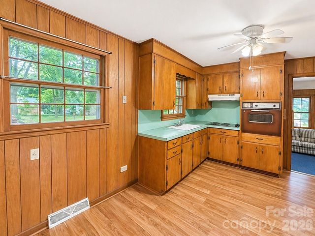 406 E L Street, Newton, NC 28658
