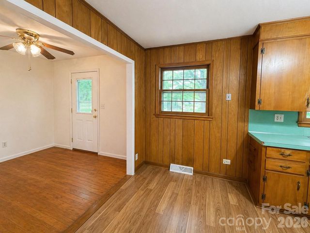 406 E L Street, Newton, NC 28658