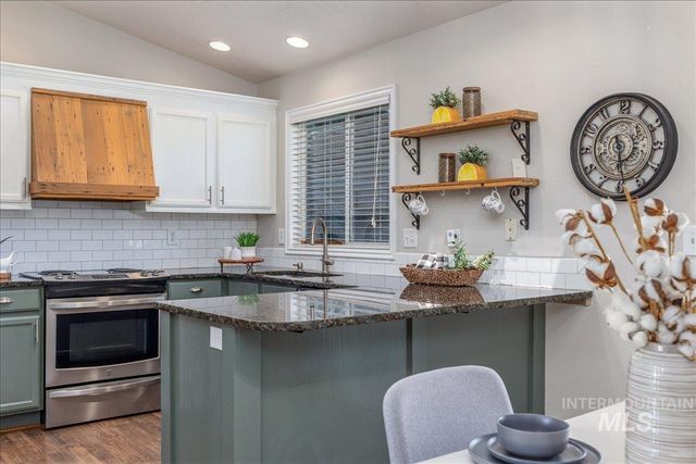1379 N Caterpillar Ave, Kuna, ID 83634