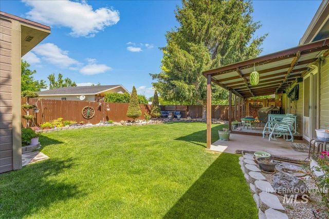 1379 N Caterpillar Ave, Kuna, ID 83634