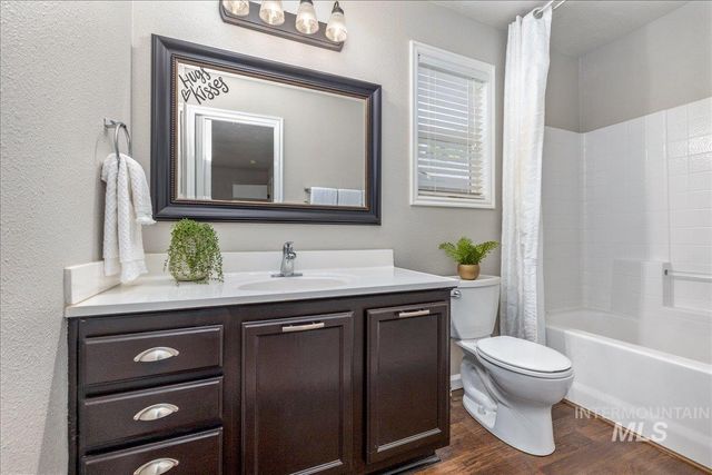 1379 N Caterpillar Ave, Kuna, ID 83634