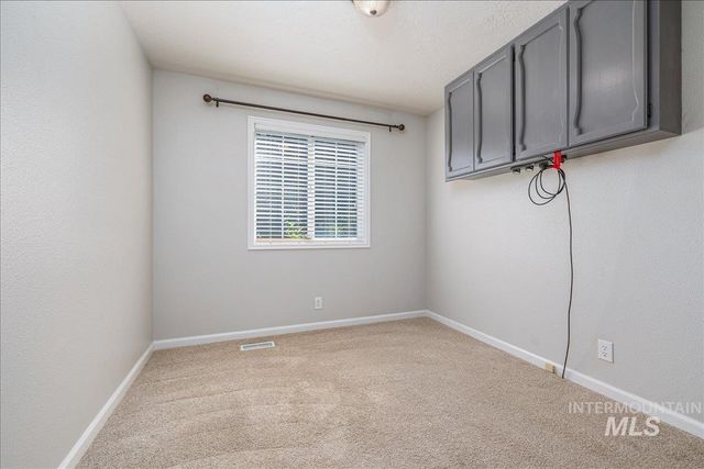 1379 N Caterpillar Ave, Kuna, ID 83634
