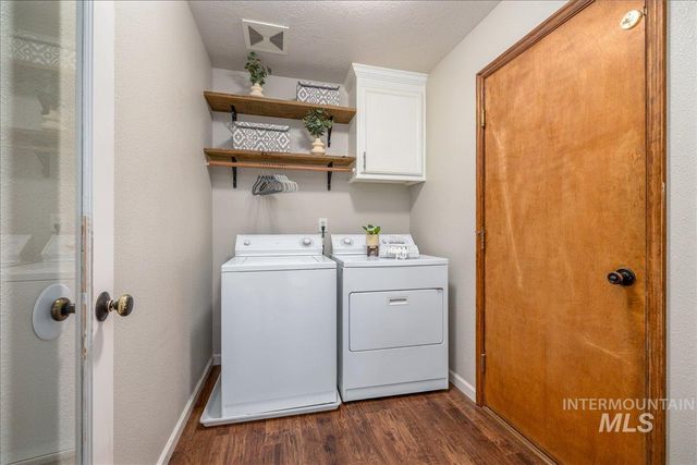 1379 N Caterpillar Ave, Kuna, ID 83634