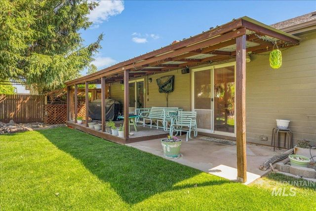 1379 N Caterpillar Ave, Kuna, ID 83634