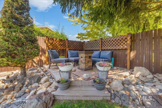 1379 N Caterpillar Ave, Kuna, ID 83634