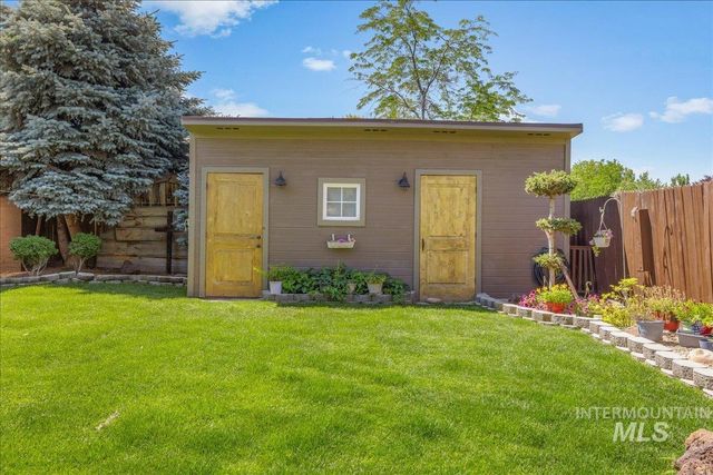 1379 N Caterpillar Ave, Kuna, ID 83634