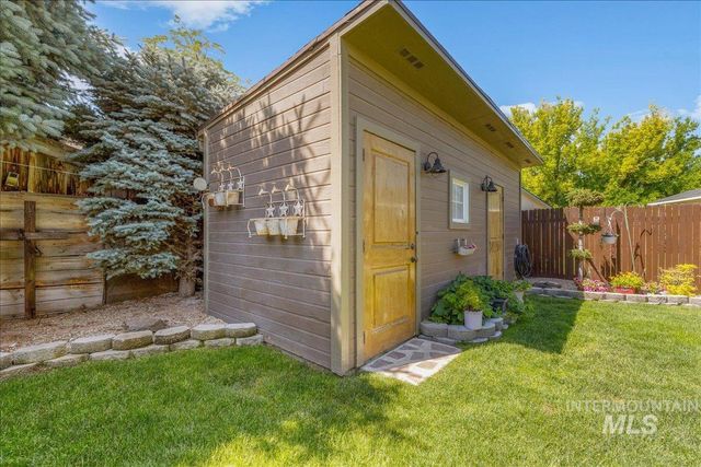 1379 N Caterpillar Ave, Kuna, ID 83634
