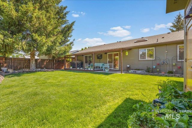 1379 N Caterpillar Ave, Kuna, ID 83634