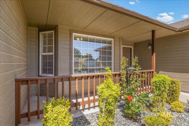 1379 N Caterpillar Ave, Kuna, ID 83634