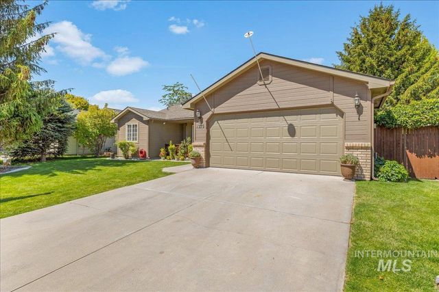 1379 N Caterpillar Ave, Kuna, ID 83634
