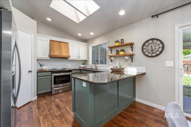 1379 N Caterpillar Ave, Kuna, ID 83634