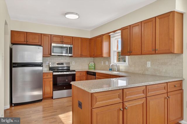 6587 ZOYSIA CT, Alexandria, VA 22312