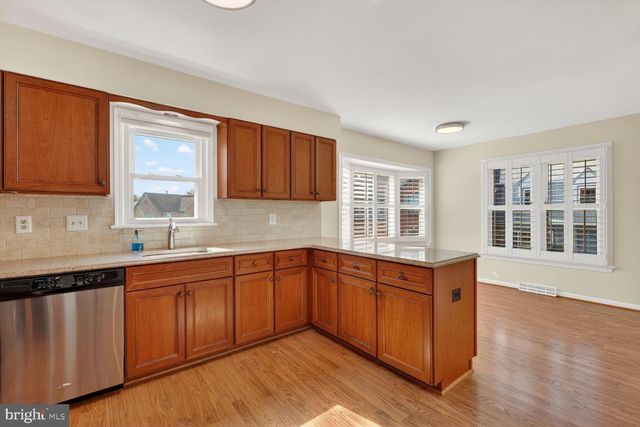 6587 ZOYSIA CT, Alexandria, VA 22312