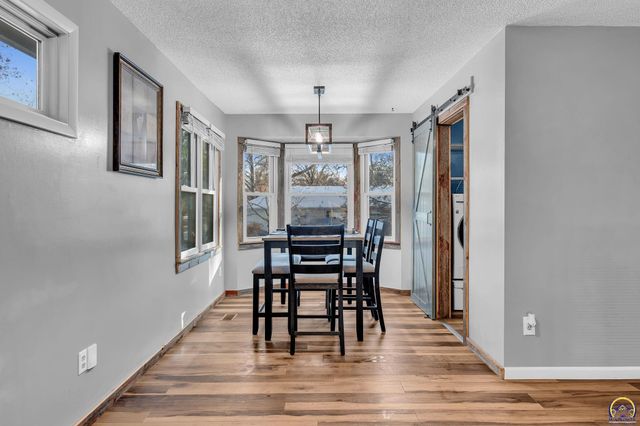 3101 SW 32nd St, Topeka, KS 66614