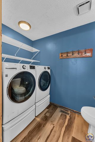 3101 SW 32nd St, Topeka, KS 66614