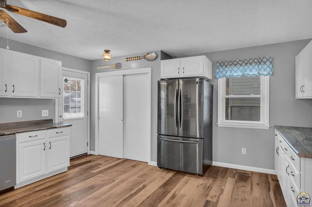 3101 SW 32nd St, Topeka, KS 66614