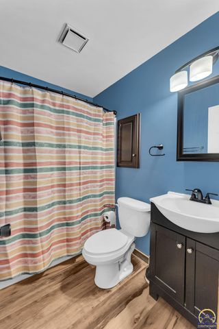 3101 SW 32nd St, Topeka, KS 66614