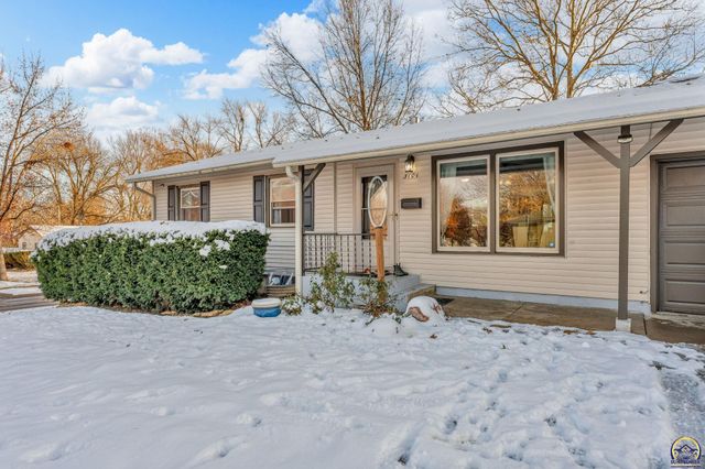 3101 SW 32nd St, Topeka, KS 66614