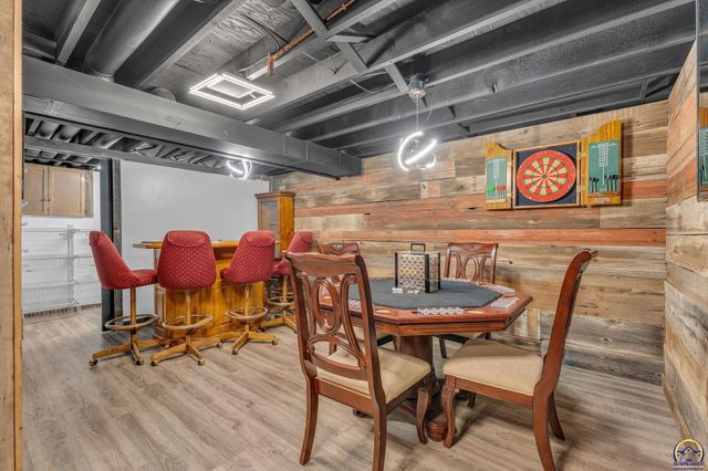 3101 SW 32nd St, Topeka, KS 66614