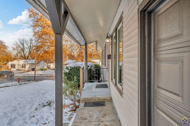 3101 SW 32nd St, Topeka, KS 66614