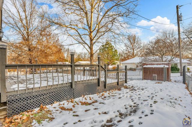 3101 SW 32nd St, Topeka, KS 66614