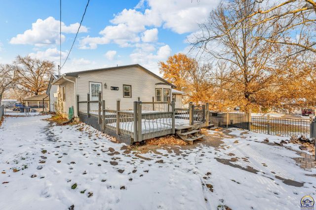 3101 SW 32nd St, Topeka, KS 66614