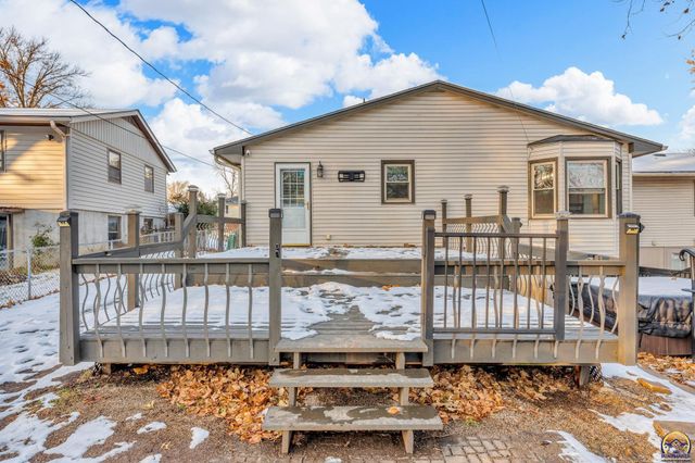 3101 SW 32nd St, Topeka, KS 66614