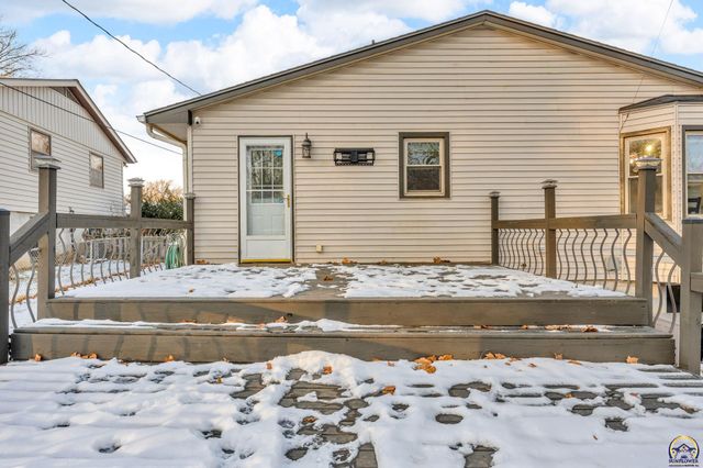 3101 SW 32nd St, Topeka, KS 66614