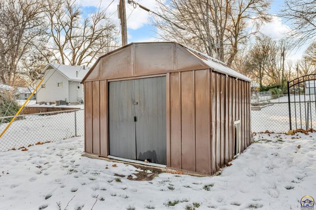 3101 SW 32nd St, Topeka, KS 66614