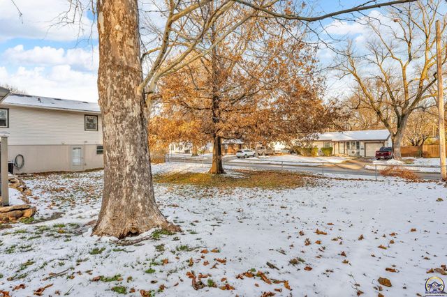 3101 SW 32nd St, Topeka, KS 66614