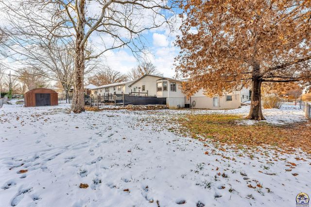 3101 SW 32nd St, Topeka, KS 66614