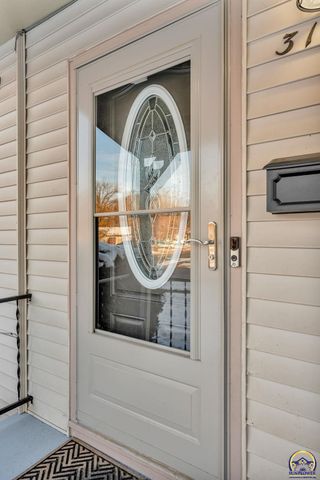 3101 SW 32nd St, Topeka, KS 66614