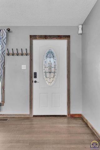 3101 SW 32nd St, Topeka, KS 66614