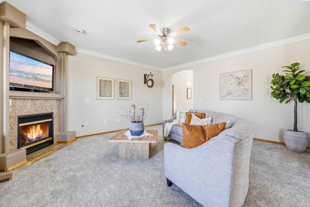 21411 S Clodfelter, Kennewick, WA 99338