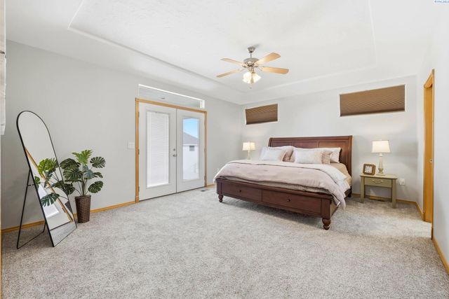 21411 S Clodfelter, Kennewick, WA 99338