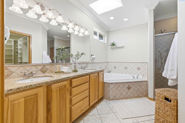 21411 S Clodfelter, Kennewick, WA 99338