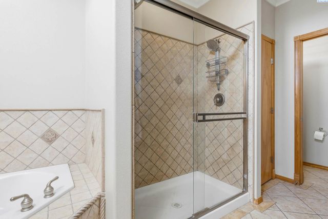 21411 S Clodfelter, Kennewick, WA 99338