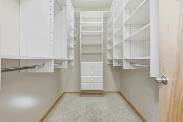 21411 S Clodfelter, Kennewick, WA 99338