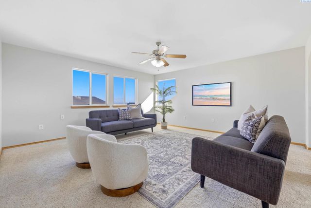 21411 S Clodfelter, Kennewick, WA 99338