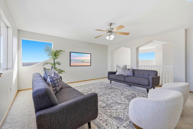 21411 S Clodfelter, Kennewick, WA 99338