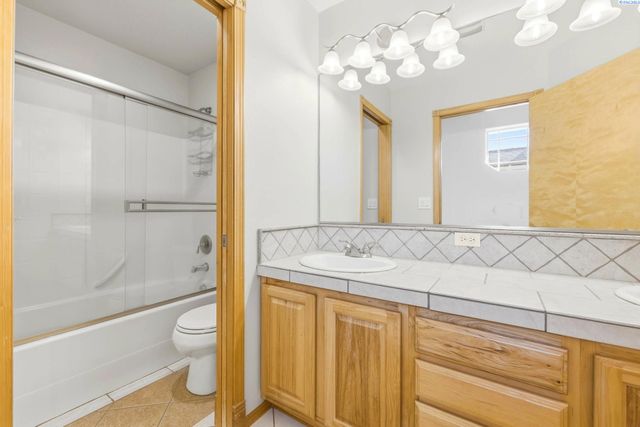 21411 S Clodfelter, Kennewick, WA 99338