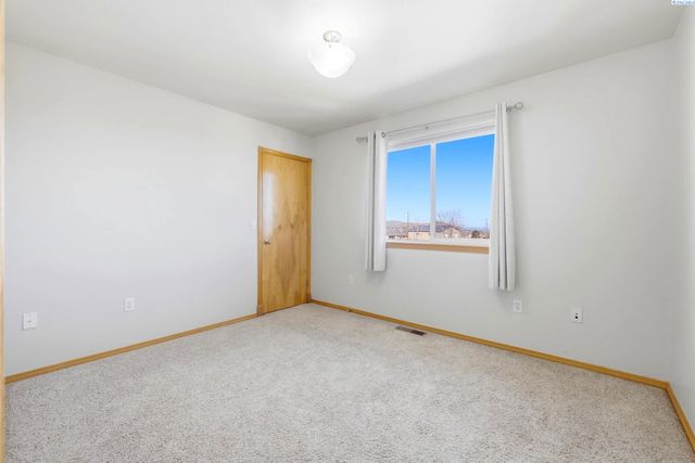 21411 S Clodfelter, Kennewick, WA 99338