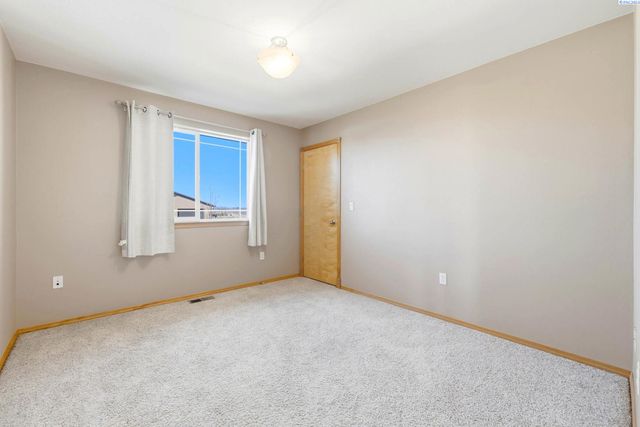 21411 S Clodfelter, Kennewick, WA 99338