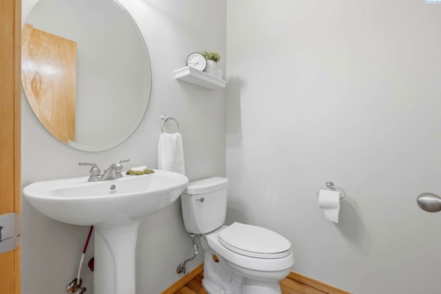 21411 S Clodfelter, Kennewick, WA 99338