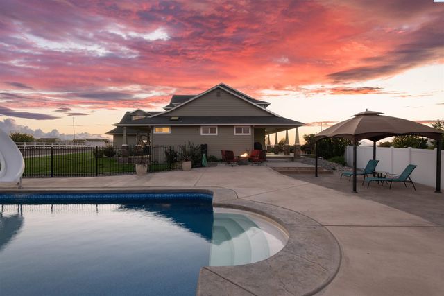 21411 S Clodfelter, Kennewick, WA 99338