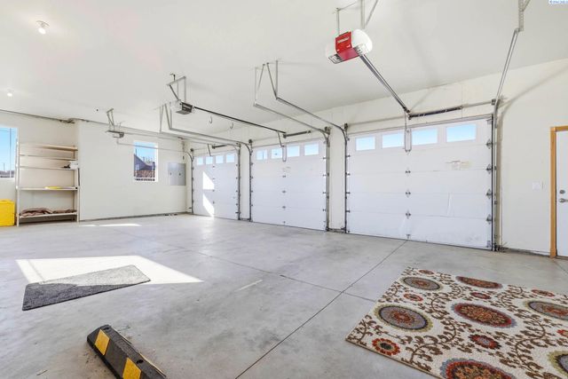 21411 S Clodfelter, Kennewick, WA 99338