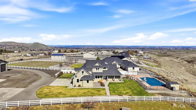 21411 S Clodfelter, Kennewick, WA 99338