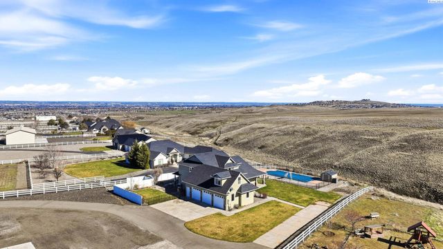 21411 S Clodfelter, Kennewick, WA 99338