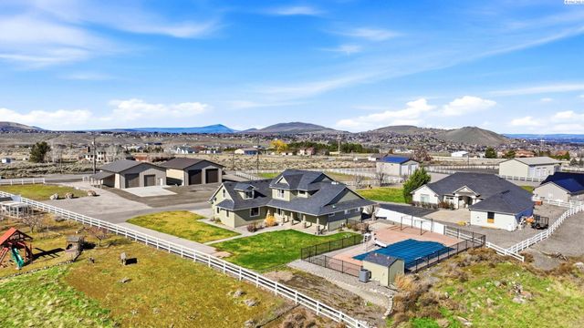 21411 S Clodfelter, Kennewick, WA 99338