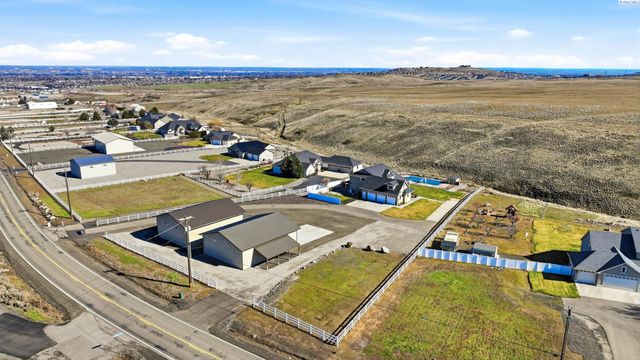 21411 S Clodfelter, Kennewick, WA 99338